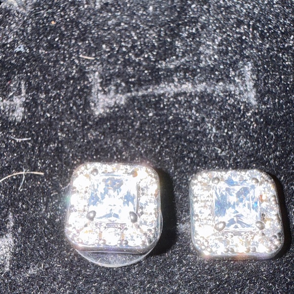 Elegant Silver Stud Earrings - Picture 3 of 8